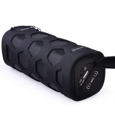sports-waterproof-bluetooth-speaker-with-carabiner-05