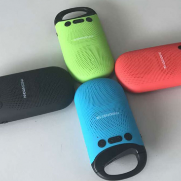 mini-outdoor-sports-bike-speaker-with-carabiner-01